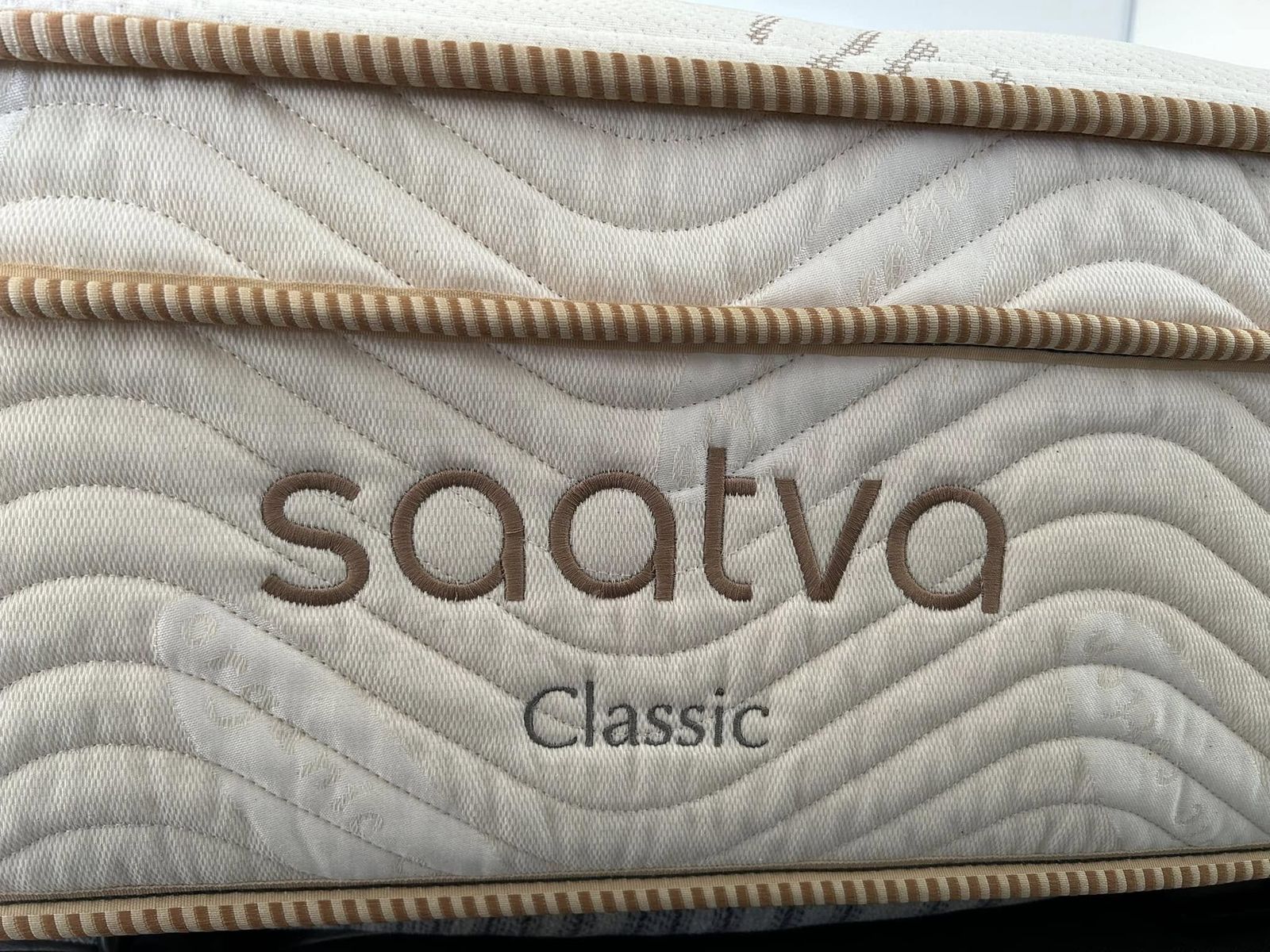 Saatva Classic, Like New in Excellent Condition, REDUCED PRICE, Firmness: Plush Soft, 14.5" thick