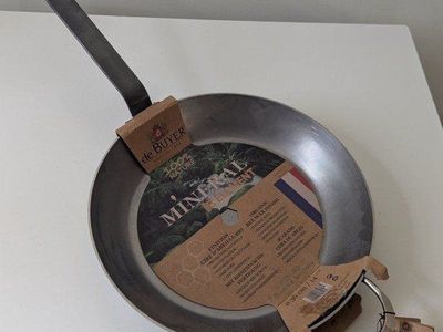 DeBuyer 14-1/8" Carbon Steel Nonstick* Pan