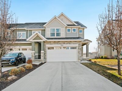 2,538 Sq Ft End-Unit Townhome in Mapleton – Vaulted Ceilings, Finished Basement & Mountain Views