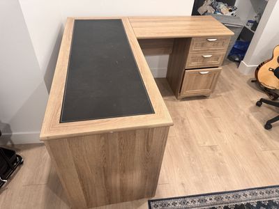 Oak Finish L-Shaped Desk with Keyboard Tray and Storage Drawers- NEEDS TO GO PRICE NEGOTIABLE