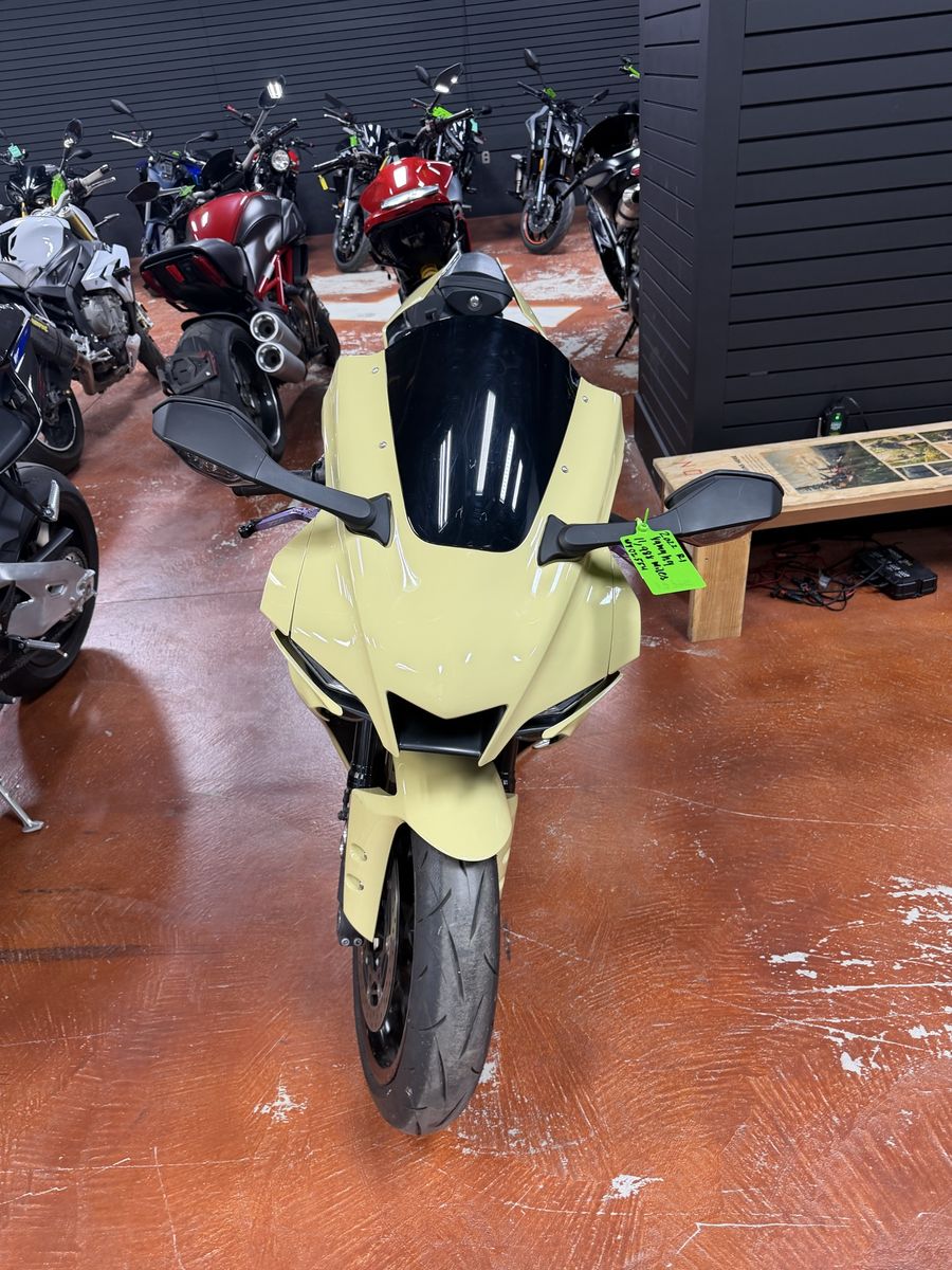 2022 Yamaha YZF-R1