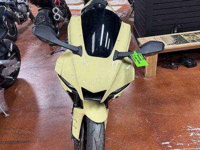 2022 Yamaha YZF-R1