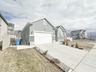Spacious Lehi Home Near Silicon Slopes | Primary Suites | Finished Basement | Jeted Bath Tub | Community Pool & Fitness Center