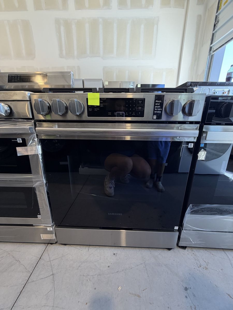 Samsung Bespoke Smart Slide-In Gas Range