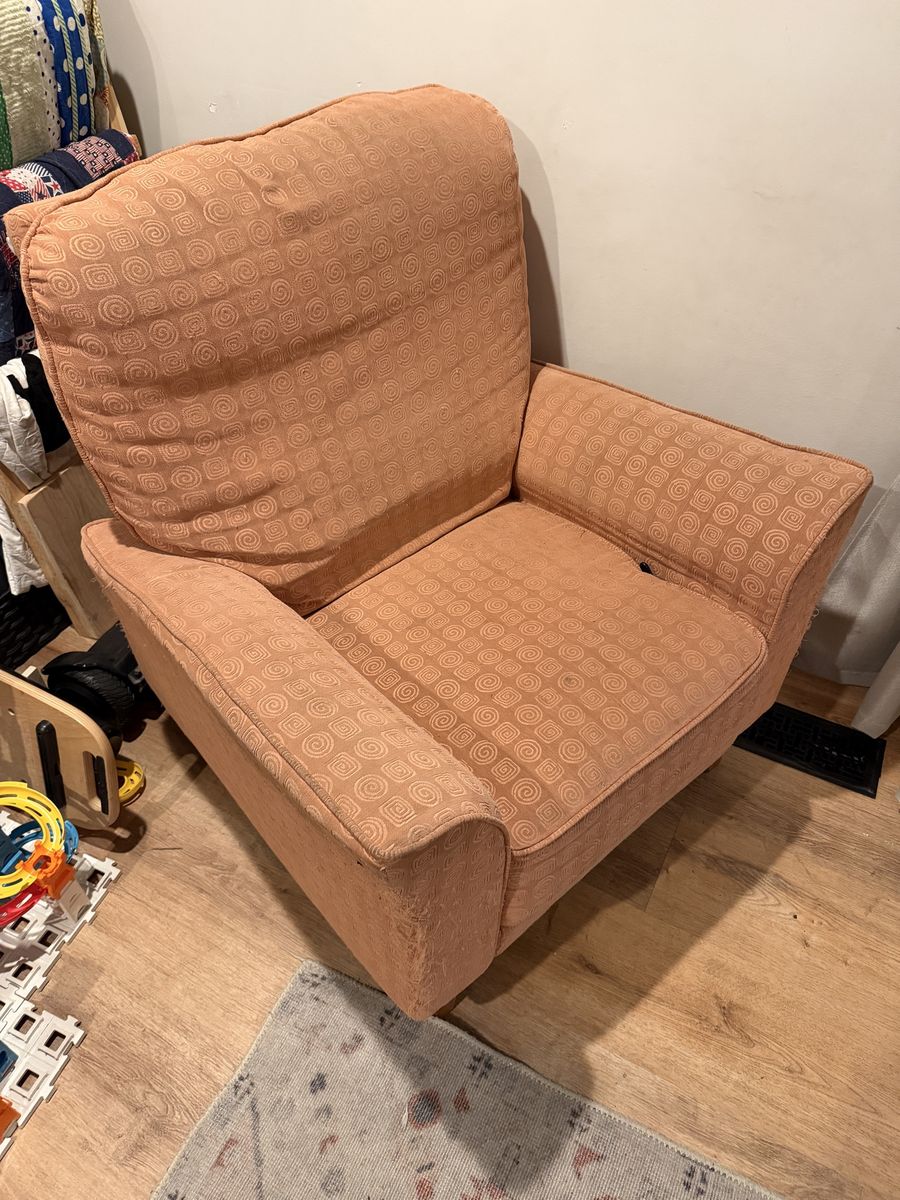 Free Rocker/recliner chair