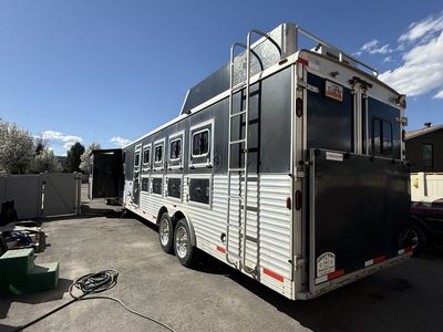 2014 Bison 5 Horse w/LQ and Bunks