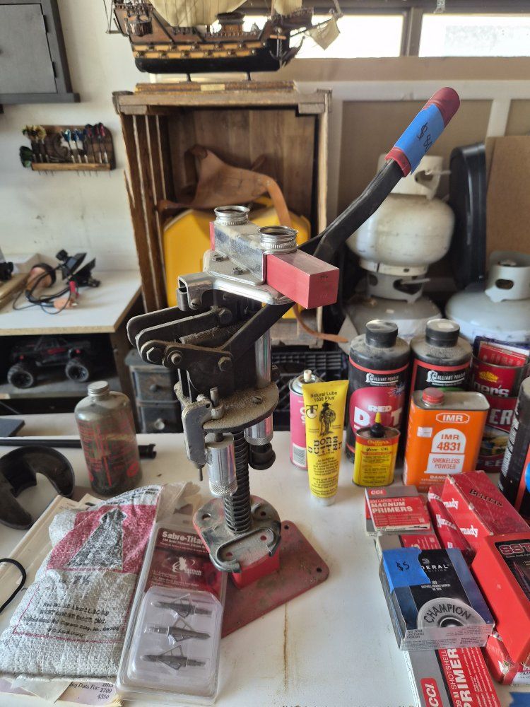MEC 600 Jr. single-stage shotshell reloading press