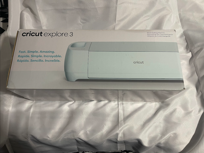 Cricut Explore 3 – LIKE NEW Sticker/Vinyl Cutting Machine + Mat