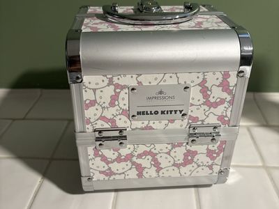 Hello Kitty Impressions Vanity Makeup Train Case Pink Bow White Travel Organizer Box