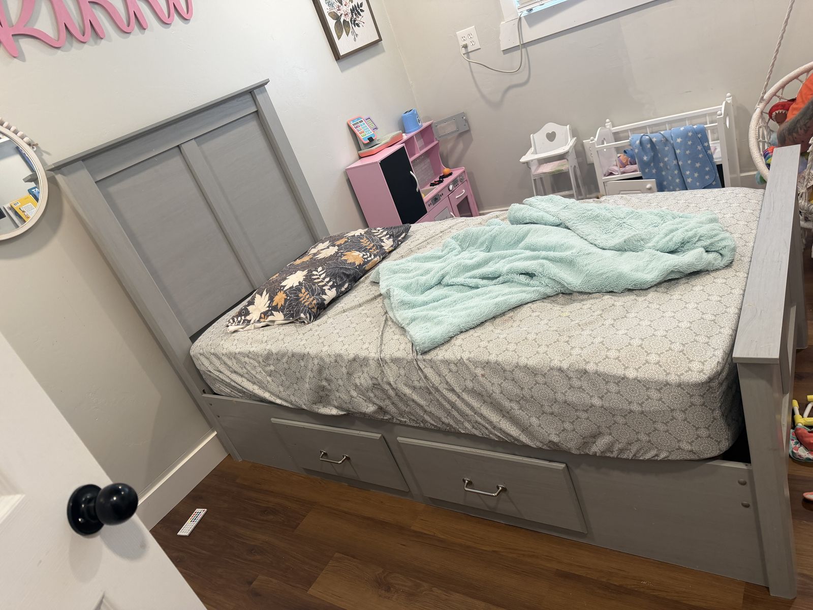 Twin Wood bed ( mattress not included)