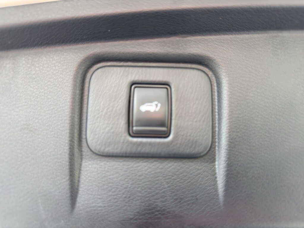 Main image 9