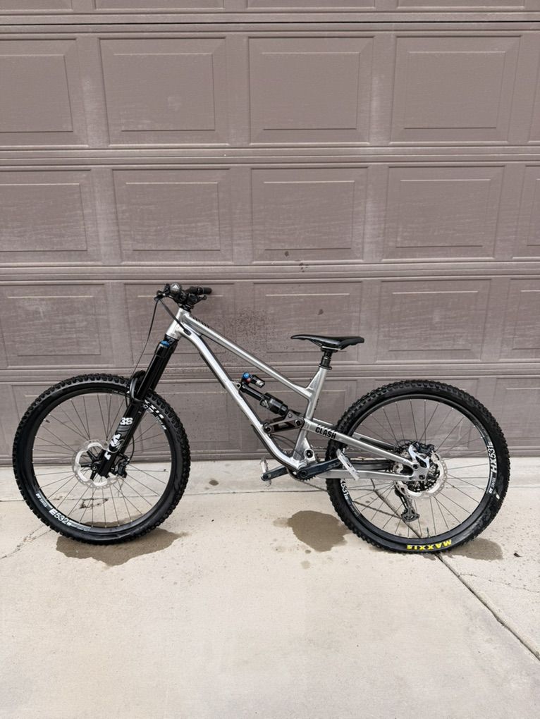 Commencal Clash MTB