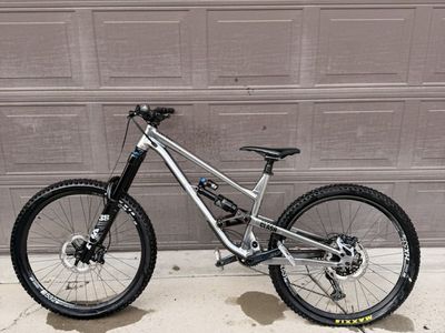 Commencal Clash MTB