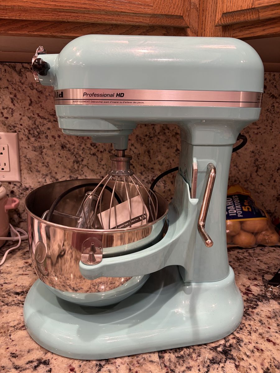 Kitchen Aid 5 Quart Stand Mixer Aqua Brand New