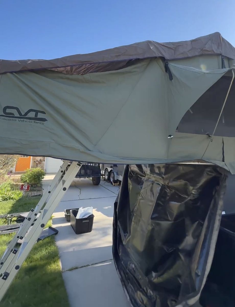 CVT 4-Person RTT Rooftop Tent - COVER IS BROKEN