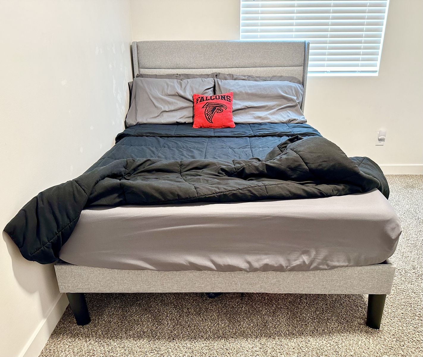 Gray Upholstered (Full) Platform Bed/Headboard