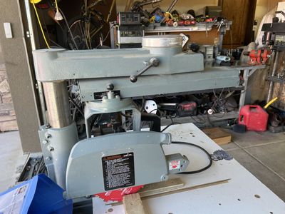 Delta radial arm saw like new shape 220 v on casters