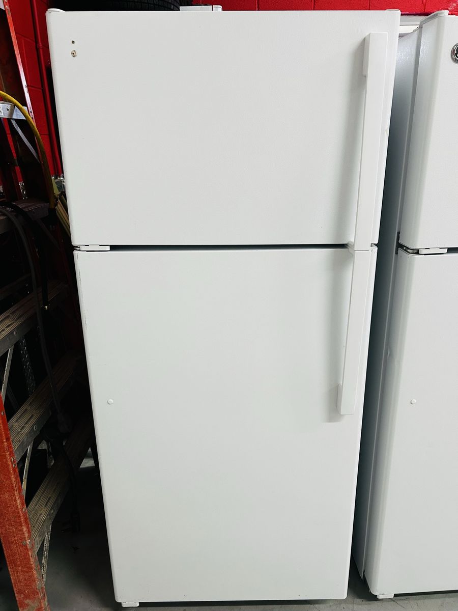 Ge White Top-Bottom Refrigerator 16.6 cu ft