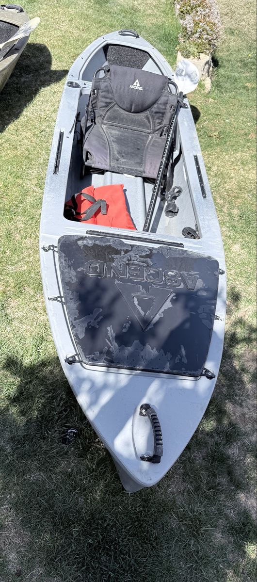 Ascend H12 sit-In Hybrid Kayak