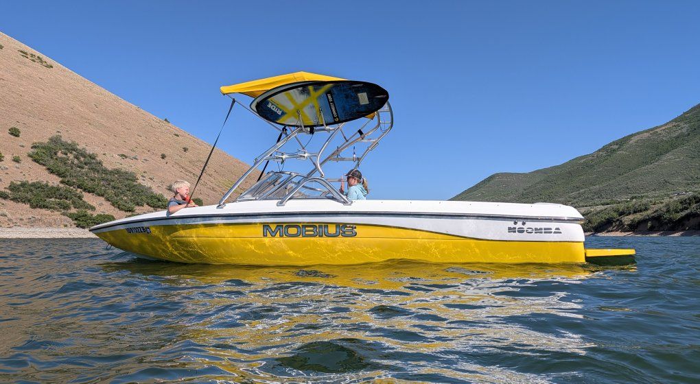 2001 Moomba Mobius Wakeboard Wakesurf Ski Boat 22 ft.