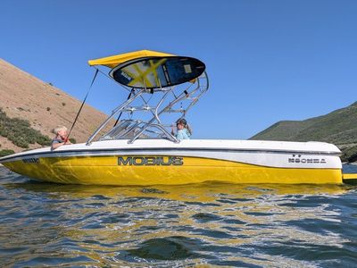 2001 Moomba Mobius Wakeboard Wakesurf Ski Boat 22 ft.