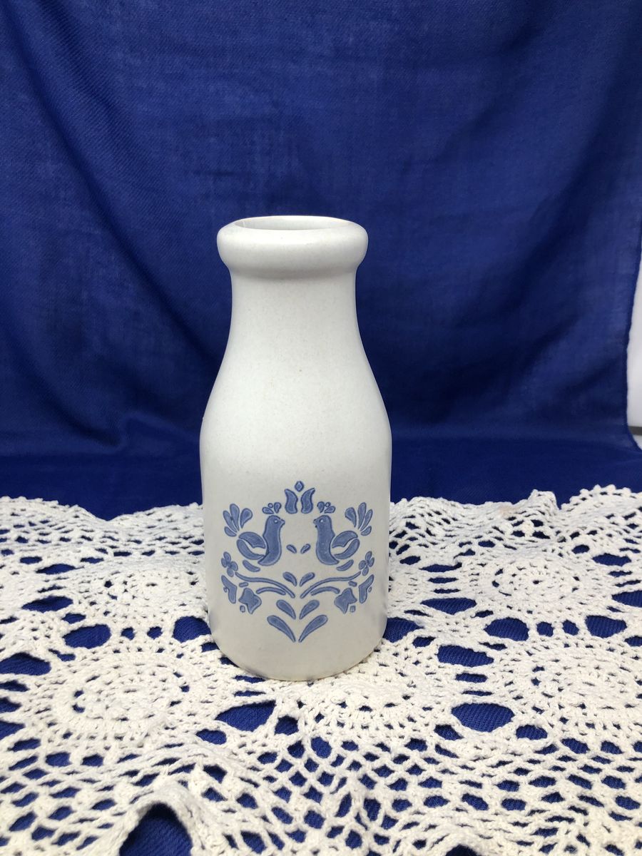 Vintage Pfaltzgraff Yorktowne Stoneware Milk Jug / Pitcher