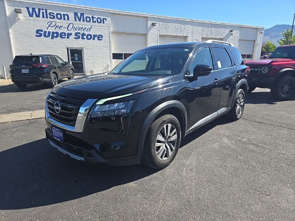 2025 Nissan Pathfinder SL