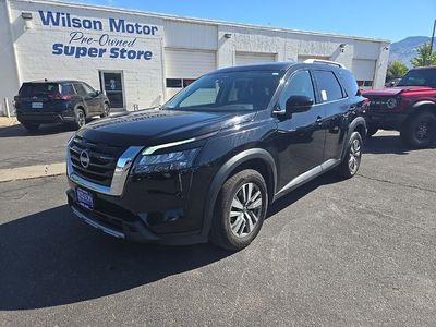 2025 Nissan Pathfinder SL