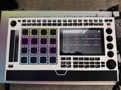 Akai MPC Live w/case