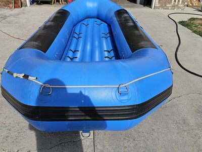 Terran 15'9" white water raft