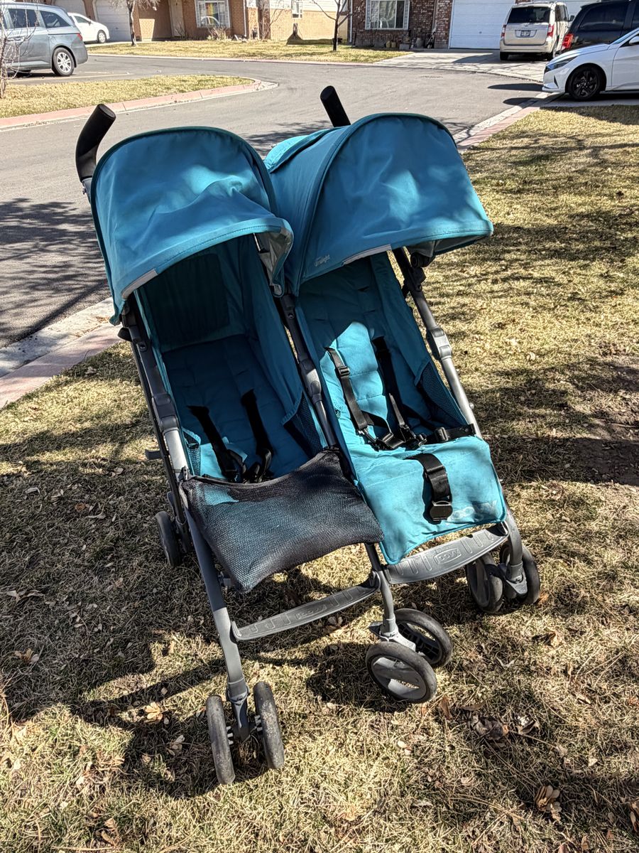 DOUBLE STROLLER