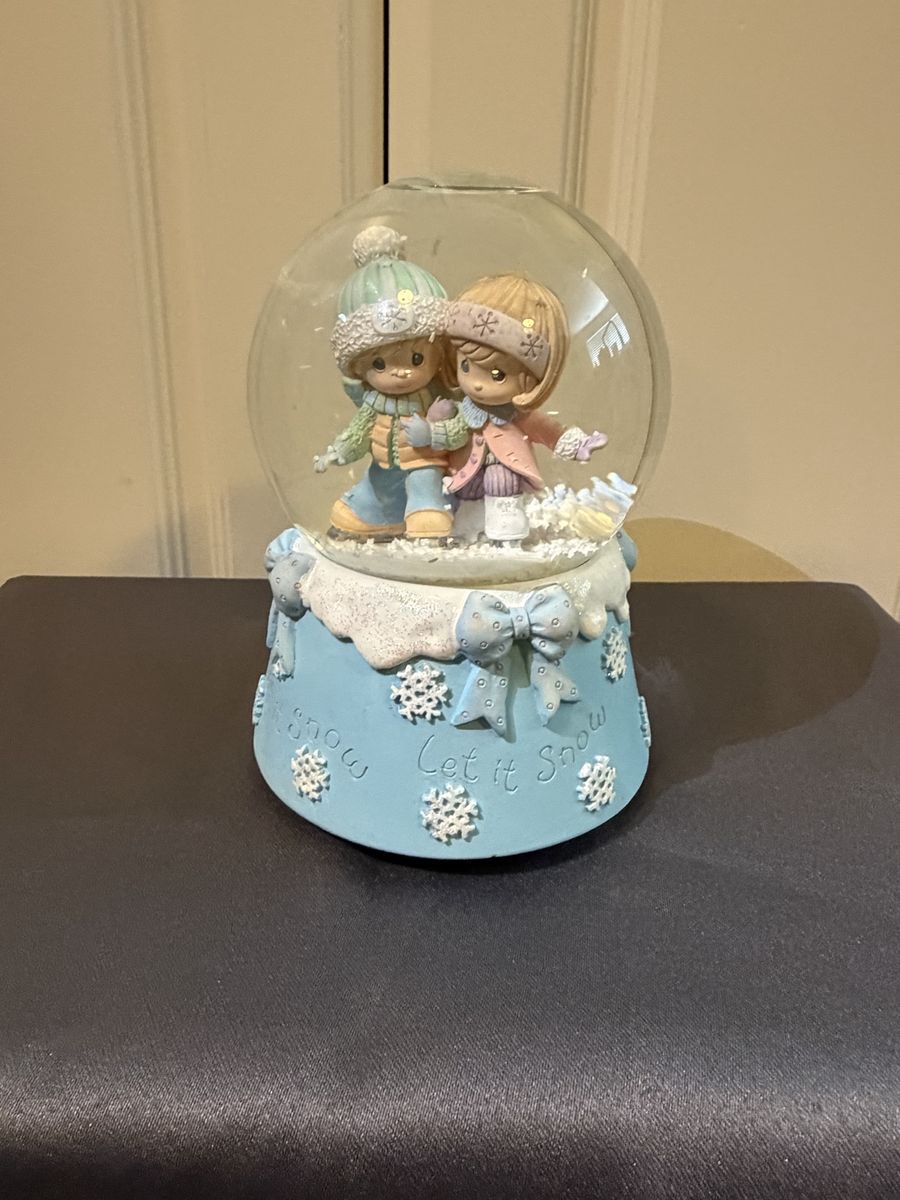 Precious Moments Let It Snow Musical Snowglobe 2007 Plays We Wish You A Merry Christmas