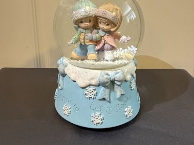 Precious Moments Let It Snow Musical Snowglobe 2007 Plays We Wish You A Merry Christmas