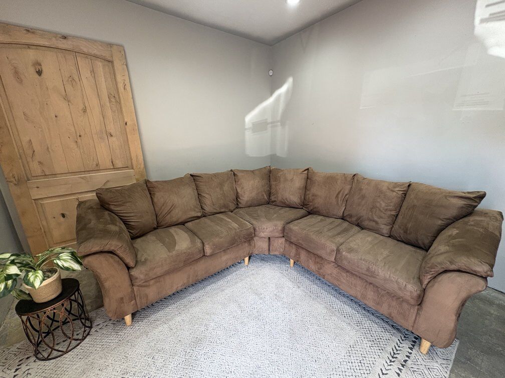 **FREE Delivery** 2-Piece Sectional Couch