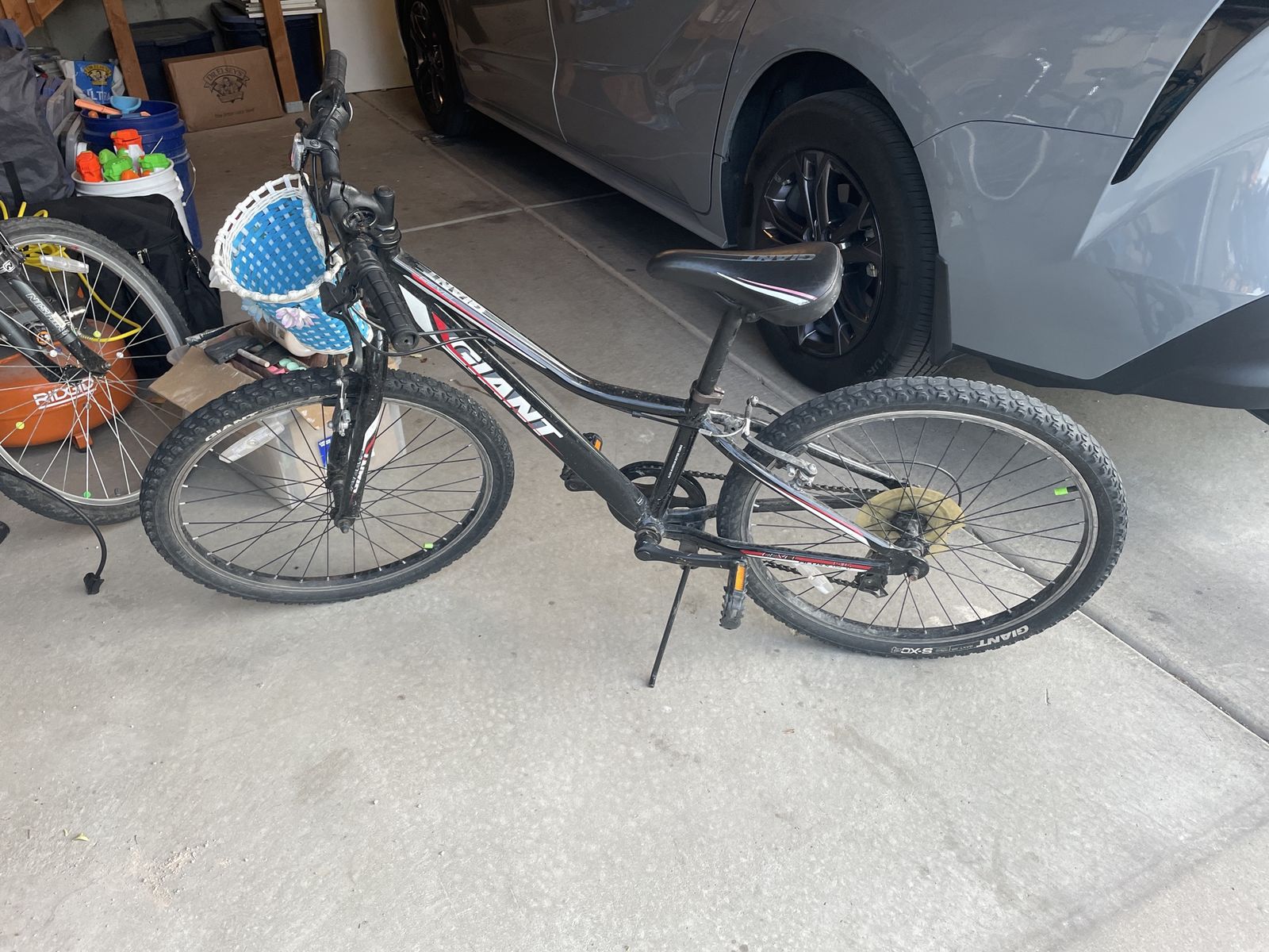 Giant Areva 24" Kids' Mountain Bike - Black/Pink, Good Condition