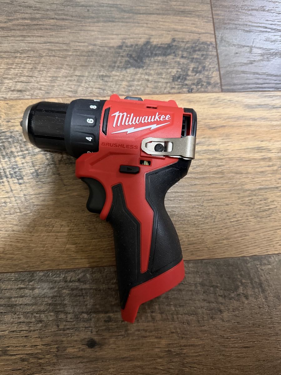 milwaukee drill driver M12
