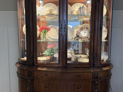 Elegant traditional Dining Room Set