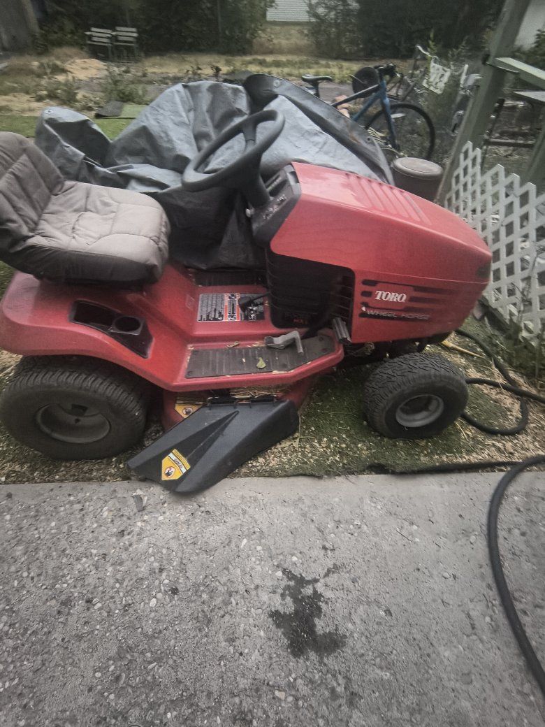 Toro Wheel Horse XL 380 Riding Lawn Mower, Red, Recycler Deck