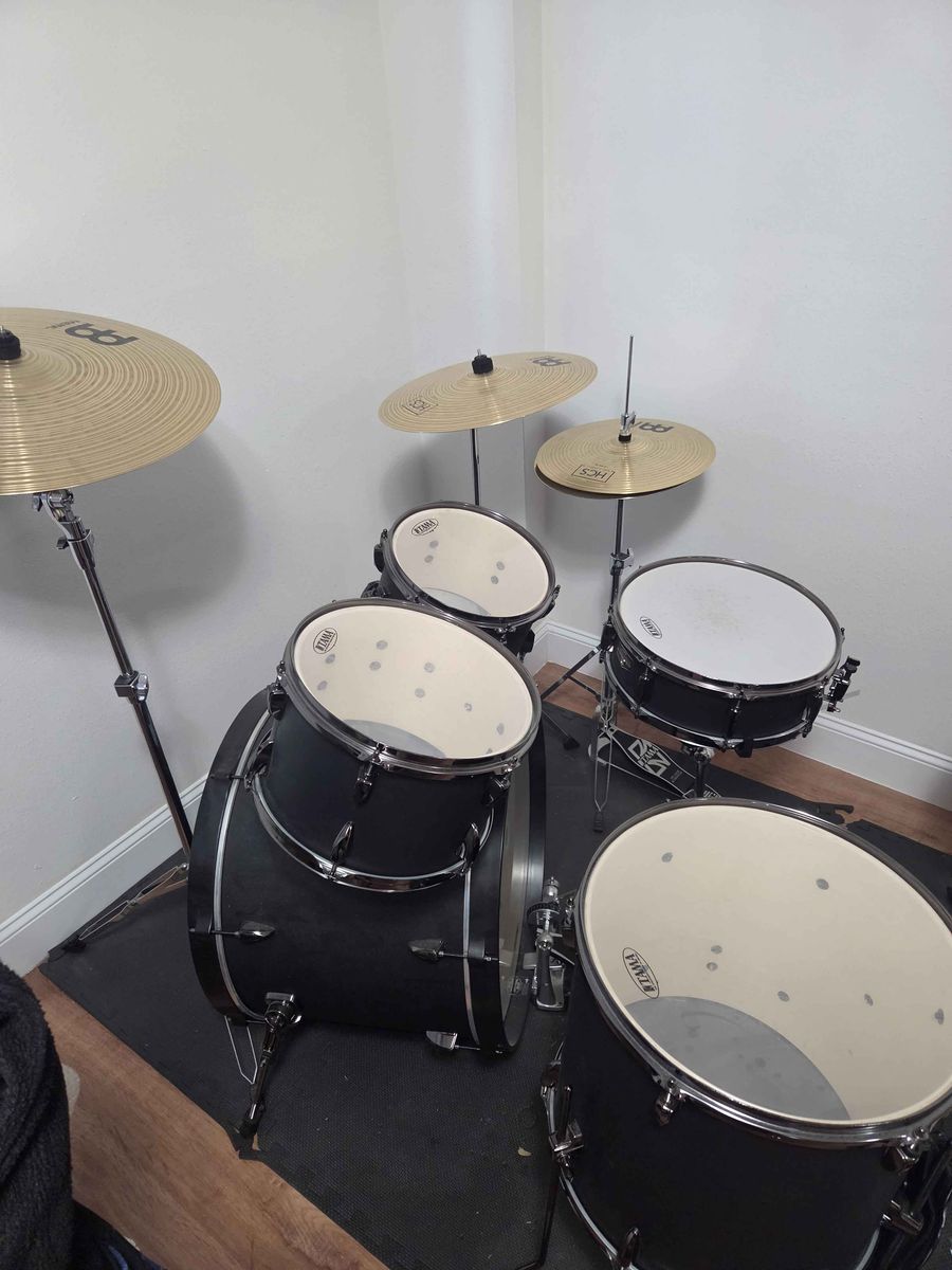 Tama Imperialstar Blacked out Black drum set.