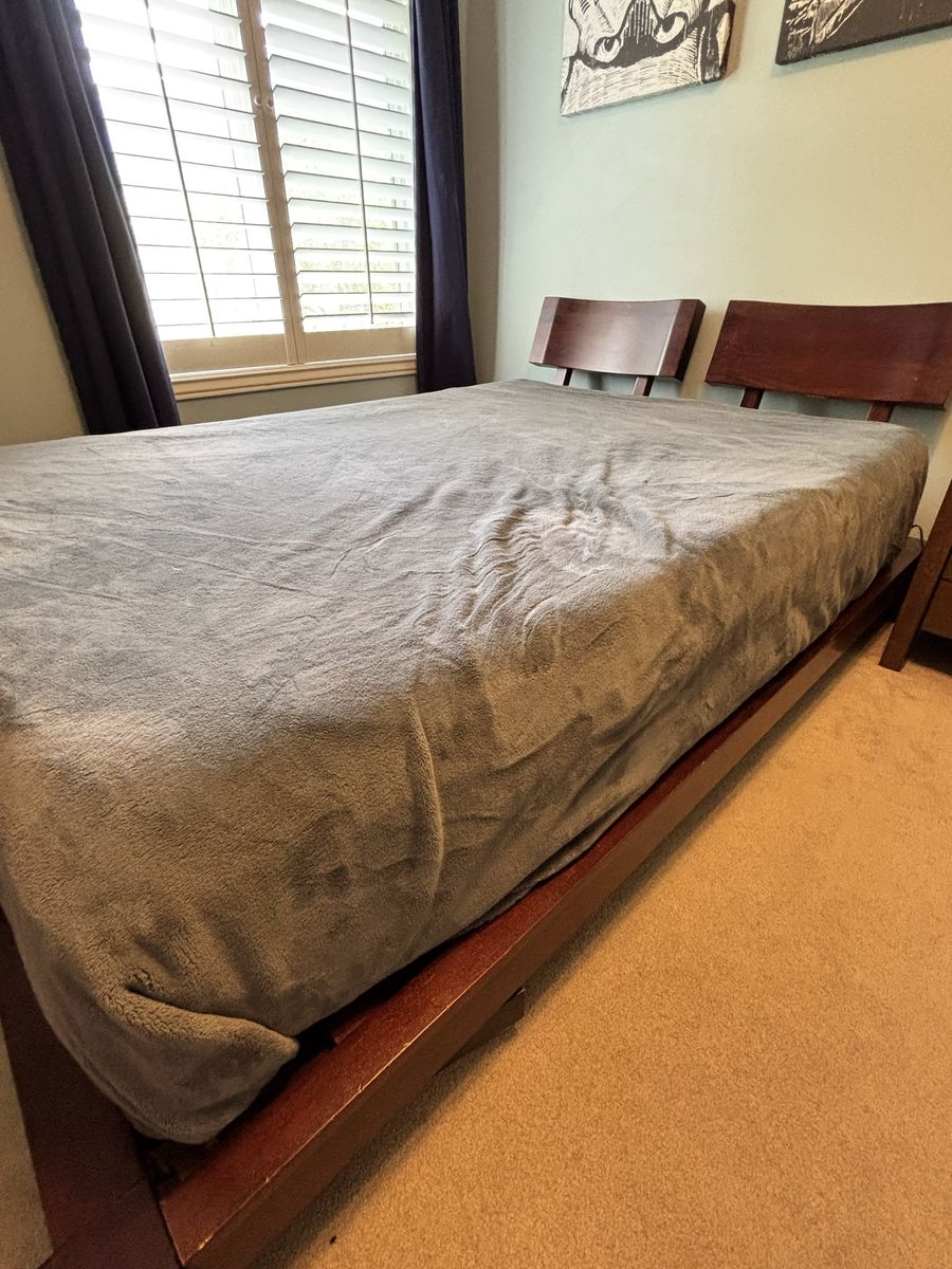 Queen Platform Bedroom Set Brown Cherry