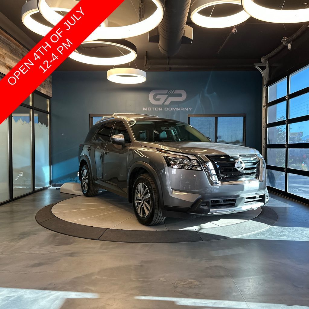 2025 Nissan Pathfinder SL
