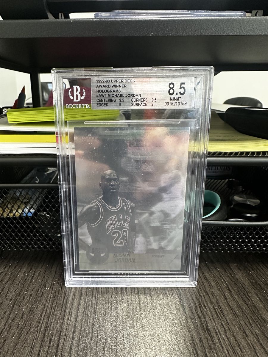 ** $150 OBO **1992-93 Upper Deck Award Winner Holograms #AW1 Michael Jordan BGS 8.5 NM-MT+
