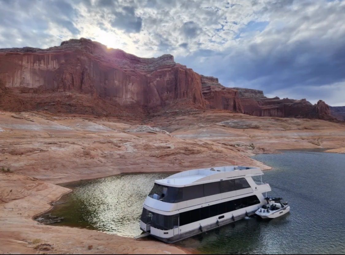 Adonia-2 Primary Suites/8 Bedroom