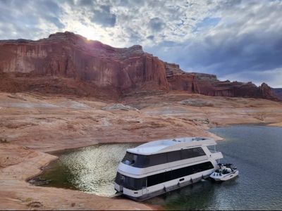 Adonia-2 Primary Suites/8 Bedroom