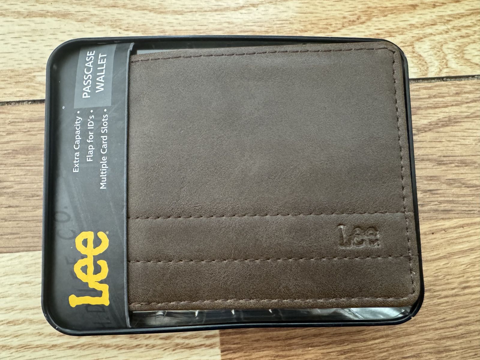 New Lee Extra Capacity Men's Folding Wallet, Casual Everyday Minimalist Cash and Card Holder with Flip ID Window (Brown