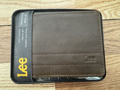 New Lee Extra Capacity Men's Folding Wallet, Casual Everyday Minimalist Cash and Card Holder with Flip ID Window (Brown