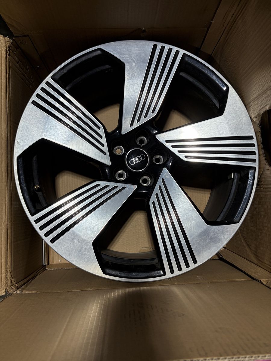 Audi OEM Alloy Wheel 5x112 Black/Machined Silver - Single Rim, Great Condition