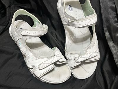 Dr. Scholl's White Comfort Walking Sandals Velcro Straps women’s size 9/10