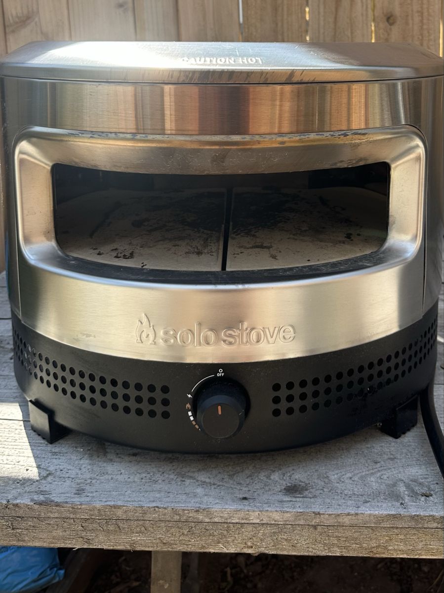 Pizza oven SoloStove Pi with cover