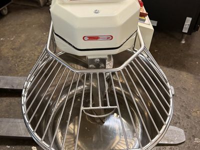 American Eagle Spiral Mixer 40 quart Bawl 44 Lb dough capacity AE-1220 , 2 speed revers timer